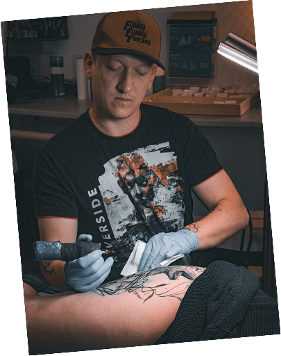 Le salon de tatouage Le Trait Noir à Villecresnes