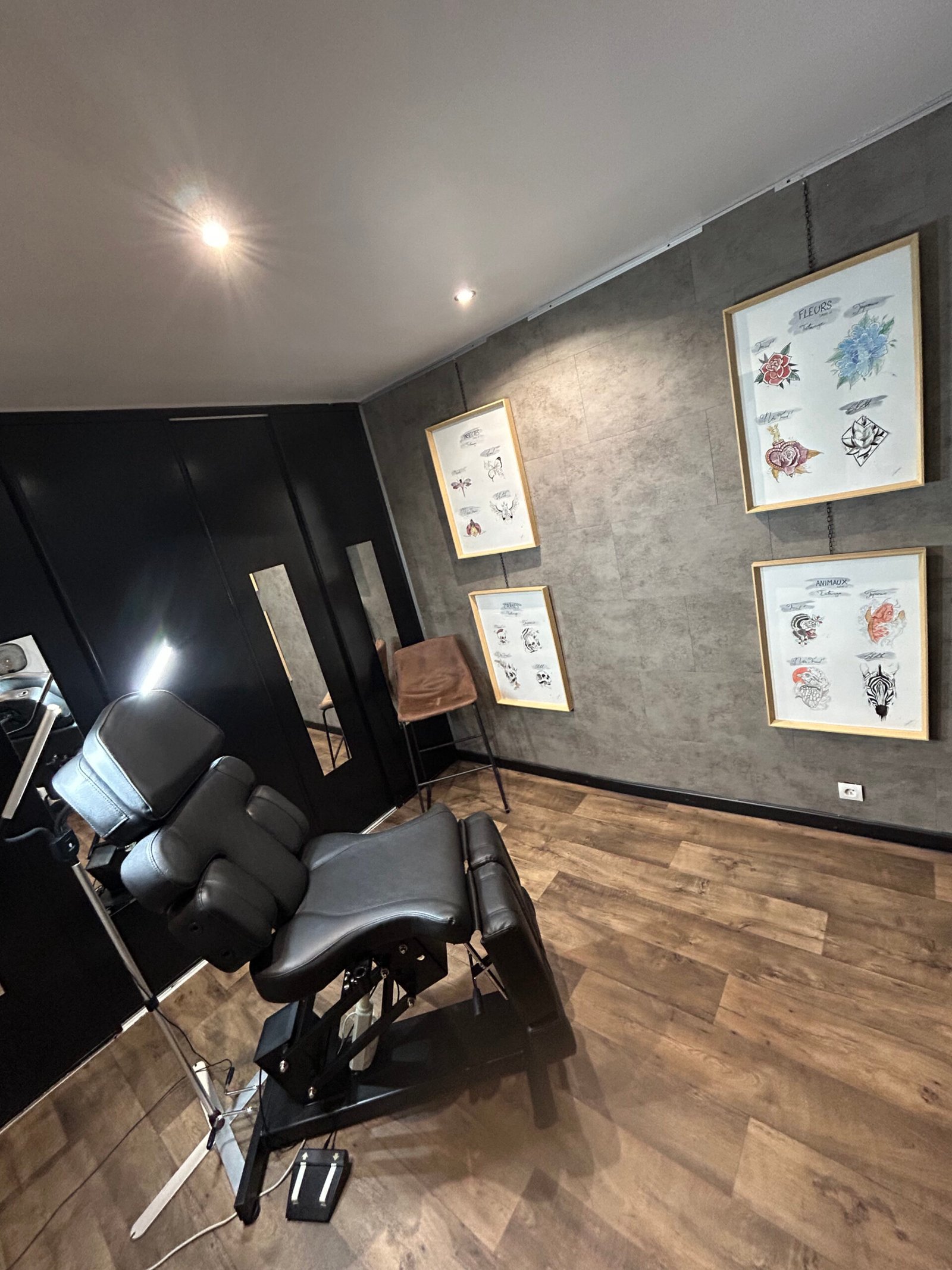 LE TRAIT NOIR SALLE DE TATOUAGE